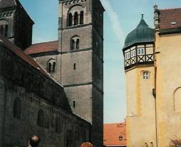 Damenstift und Kapelle auf dem Burgberg